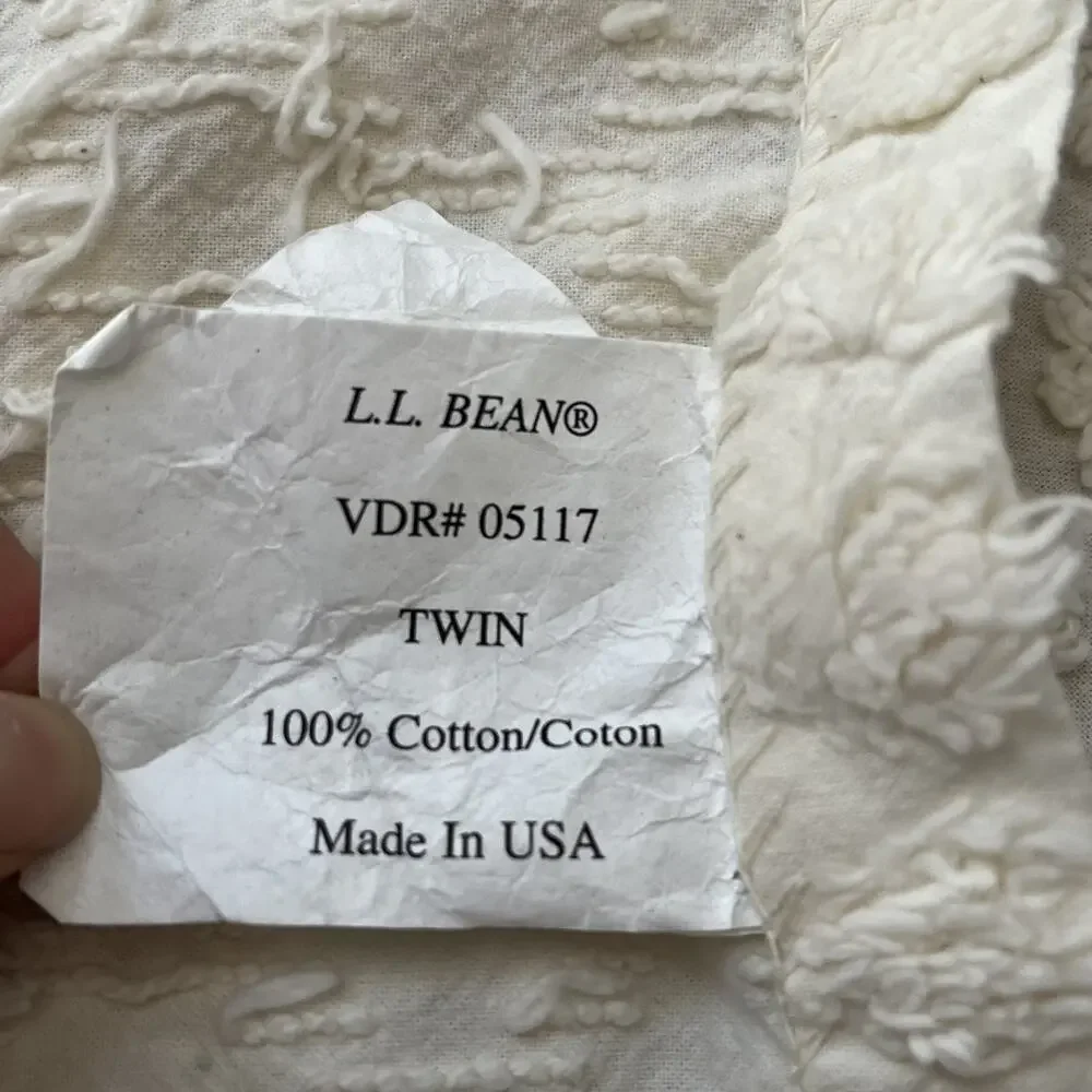 L.L Bean Chenille Coverlet 107 x 76